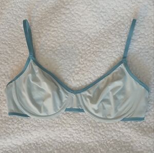 Hanes T Shirt Bra 👙